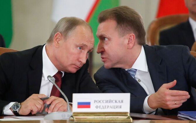 Kremlchef Wladimir Putin und Igor Schuwalow