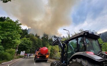 Großeinsatz bei Waldbrand bei Schramberg