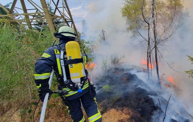 Großeinsatz bei Waldbrand bei Schramberg