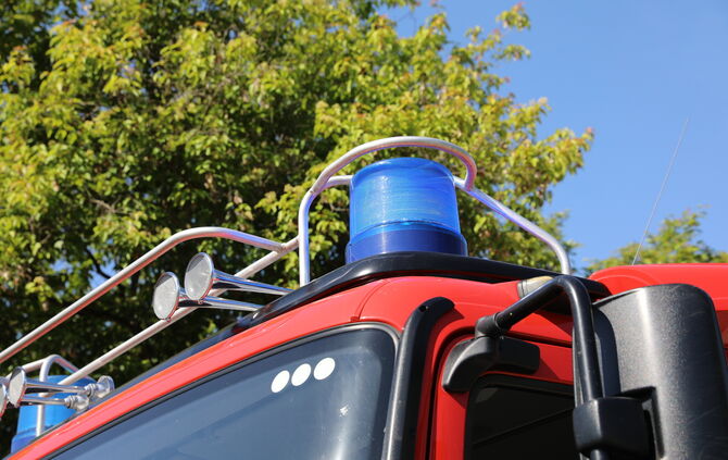 Die Feuerwehr Weinstadt war mit vier Fahrzeugen im Einsatz (Symbolfoto).