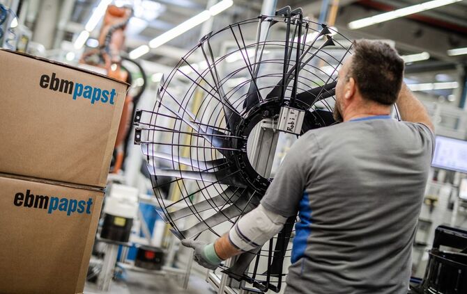 Bau von Ventilatoren bei EBM-Papst