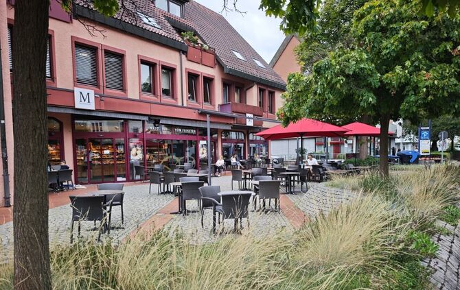 Das Brot- und Kaffeehaus Mildenberger in der Endersbacher Ortsmitte: Am späteren Montagvormittag (17. August) erinnert kaum mehr