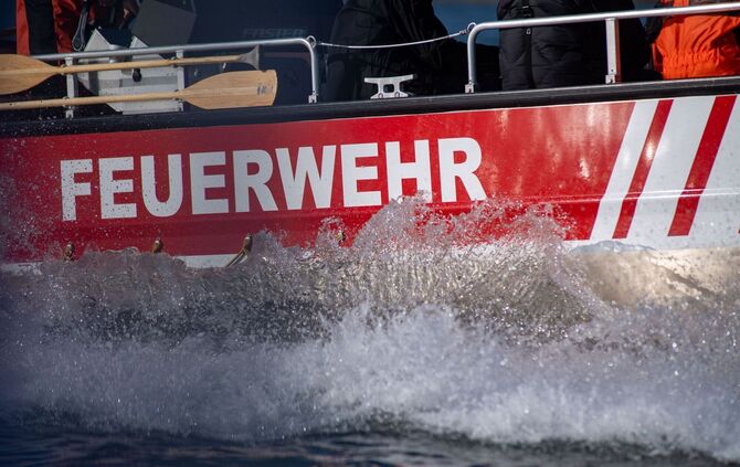 Feuerwehr rettet Passanten und Schwimmer