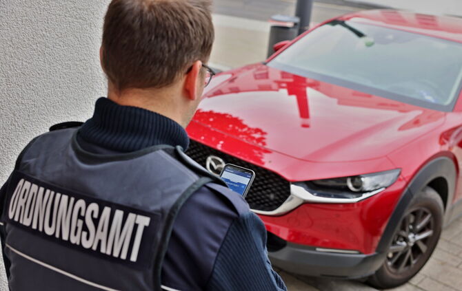 Das "Aufspühren" von Parksündern bedeutet für die Mitarbeiter des Ordnungsamts Aufwand.