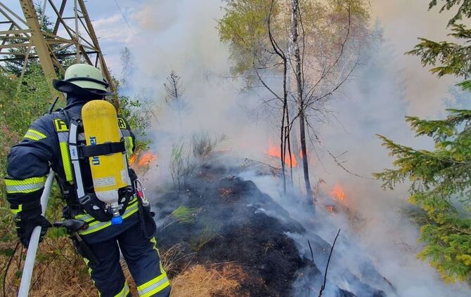 Großeinsatz bei Waldbrand bei Schramberg