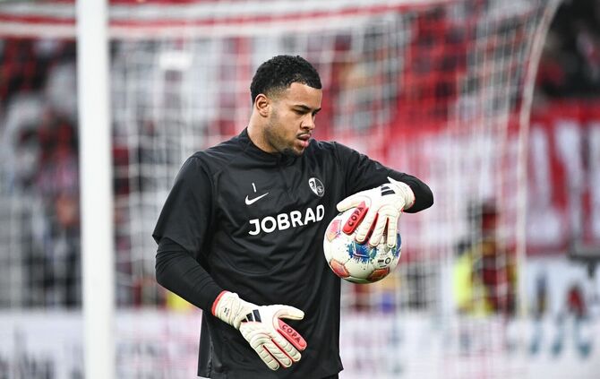 Torwartproblem: Holt Eintracht Frankfurt jetzt Atubolu?