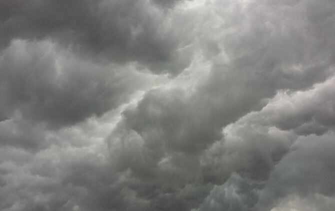 Ein Gewitter ist im Anmarsch (Symbolbild).