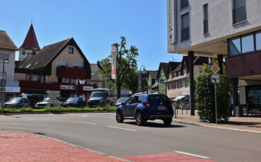In der Einkaufsstraße von Weinstadt-Endersbach soll es zu einer Fahrerflucht gekommen sein, weshalb ein 38-Jähriger vor Gericht 