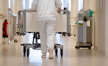Die meisten ausländischen Berufsabschlüsse drehen sich um Medizinberufe, zumeist Pflegekräfte (Archivbild)