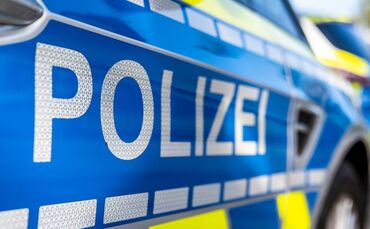Als die Polizei eintraf, wurde der Mann aggressiv und verschanzte sich im Haus. (Symbolbild)