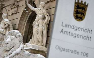 Den Angeklagten wird mittäterschaftlicher versuchter Mord vorgeworfen. (Symbolbild)