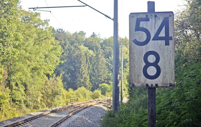 Der Gleisschaden bei Kilometer 54,8 der Murrbahn ist repariert - zum Schienenbruch auf der Remsbahn bei Aalen gibt es hingegen w