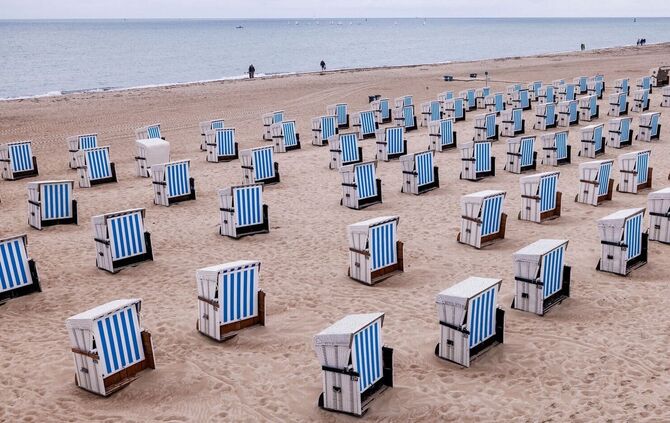An den Küsten Rostocks finden Besucher und Rettungsschwimmer Knoblauch. (Symbolbild)