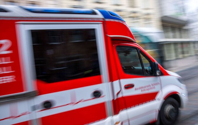 Notarzt im Blaulicht-Einsatz