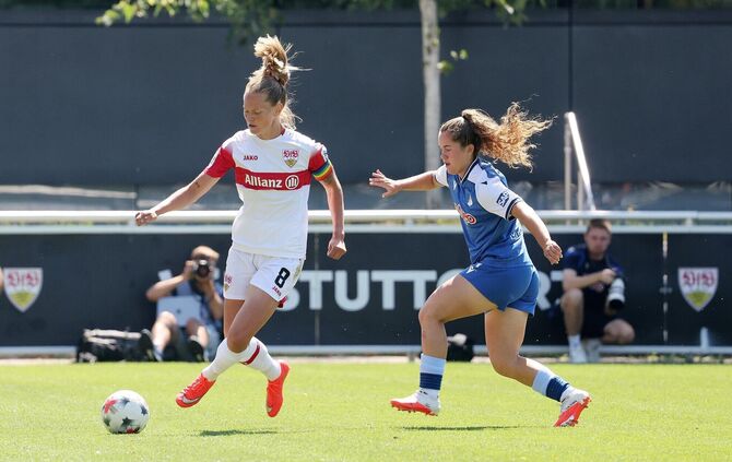 Maximiliane Rall (hier im Testspiel gegen die TSG Hoffenheim) führt die Frauen des VfB Stuttgart als Kapitänin aufs Feld.
