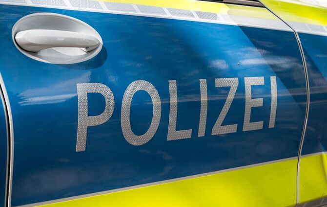 Das Auto des Seniors konnte schließlich geortet werden. (Symbolbild)