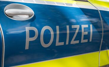 Das Auto des Seniors konnte schließlich geortet werden. (Symbolbild)