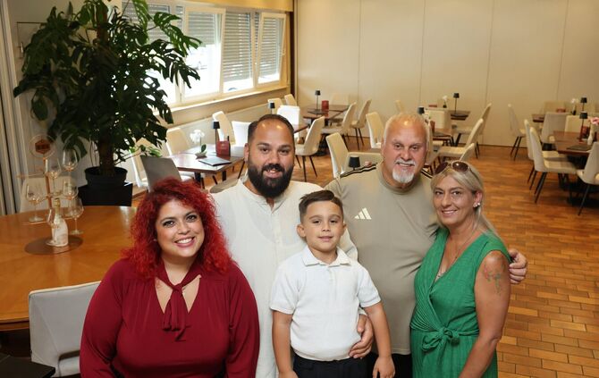 Neueröffnung in Bittenfeld: "Trattoria da Moreno" mit den Betreibern
Concettina Miceli und Danny Russo mit ihrem Sohn und Namens