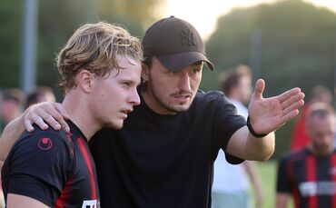 Am Ende der vergangenen Saison wurde es im Abstiegskampf unverhofft knapp für den TSV Schwaikheim um Trainer Michael Will (recht