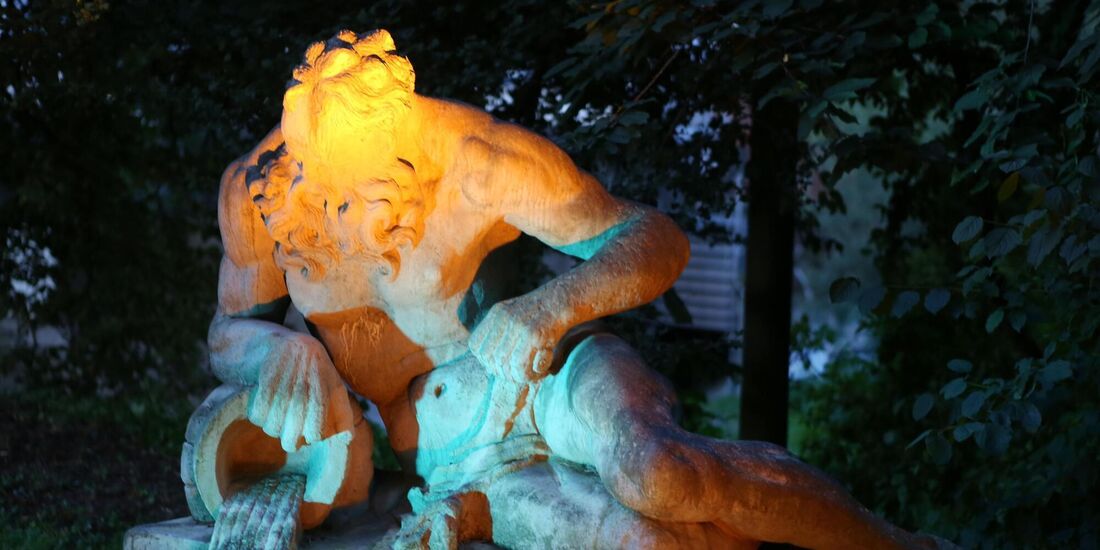 Remsus, der steinerne Flussgott, führt im Röhm-Areal ein Schattendasein.