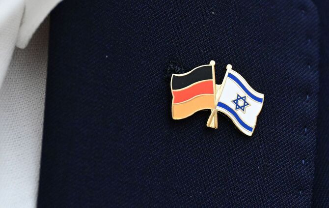 Anstecknadel mit Fahnen von Deutschland und Israel