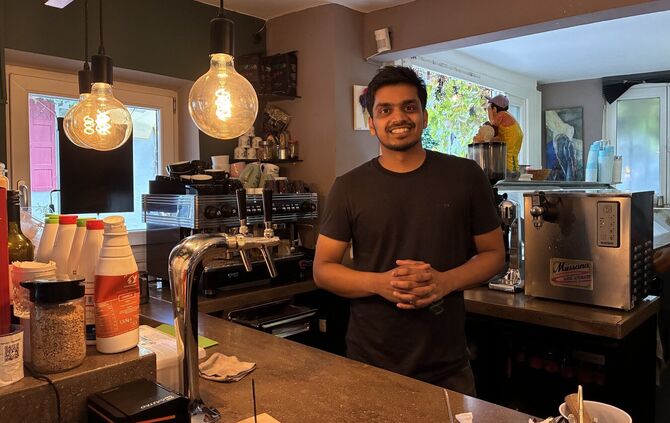 Rahulan Vijayakumar ist neuer Inhaber vom Eiscafé beim Hochwachtturm in Waiblingen.