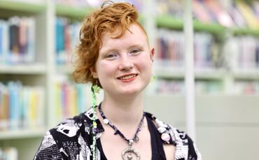 Eine der beiden besten Abiturientinnen des Staufer-Gymnasiums: Sara Tadix aus Kernen.
