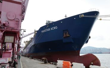 Containerschiff PanStar Acro