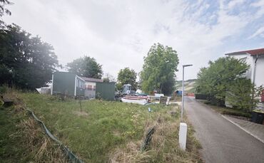 Das Grundstück "In den Hauern 14" sollte eigentlich seit circa zwei Jahren bebaut sein. Was ist passiert?
