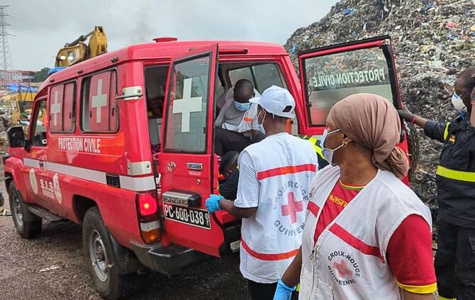 Dutzende in Guinea von Müllkippe verschüttet