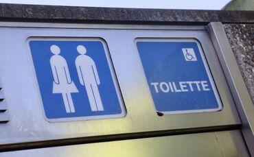 Wo kann man in Weinstadt auf Toilette gehen, wenn man unterwegs ist?
