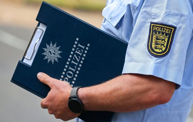 Ein Polizist wurde verletzt (Symbolfoto).