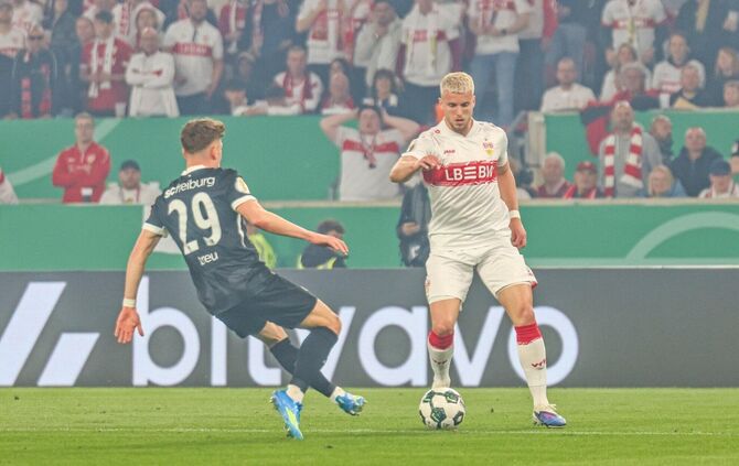 VfB-Stürmer Ermedin Demirovic steht auf dem Wunschzettel von Galatasaray Istanbul (hier im Pokal-Halbfinale gegen Freiburg).