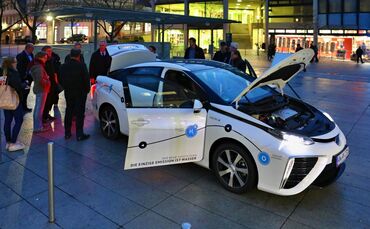 2018 hat die Stadt Waiblingen ein erstes Wasserstoff-Auto als Dienstwagen präsentiert, einen geleasten Toyota Mirai (Archivfoto)