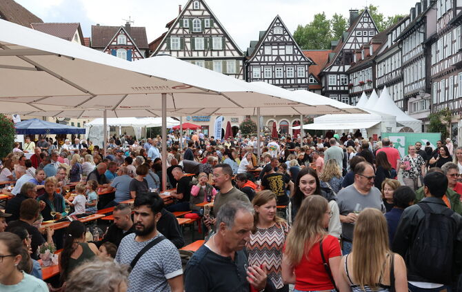 Ein voller Marktplatz bei den Schorndorfer Weintagen im vergangenen Jahr. (Archivfoto)