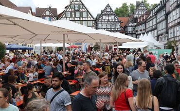 Ein voller Marktplatz bei den Schorndorfer Weintagen im vergangenen Jahr. (Archivfoto)