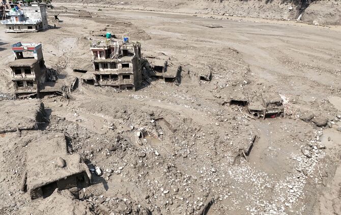 Sturzflut an Grenze zwischen China und Nepal