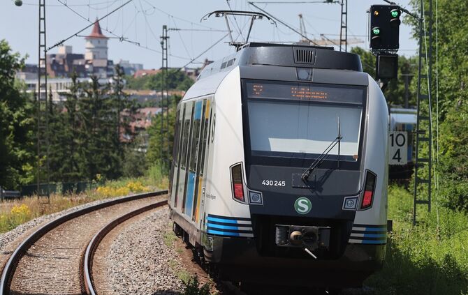 Die Polizei ermittelt nach einem Vorfall in der S-Bahn (Symbolfoto).