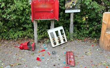 Gesprengter Kugelautomat in Urbach am Walderlebnispfad.