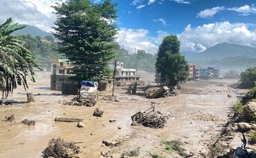 Wie es zu der verheerenden Sturzflut in Nepal kam