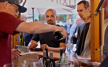 Für ein Viertele Wein werden auf den Weintagen in Winnenden fünf Euro fällig -mindestens. Ein Spitzenwein ist auch für deutlich 