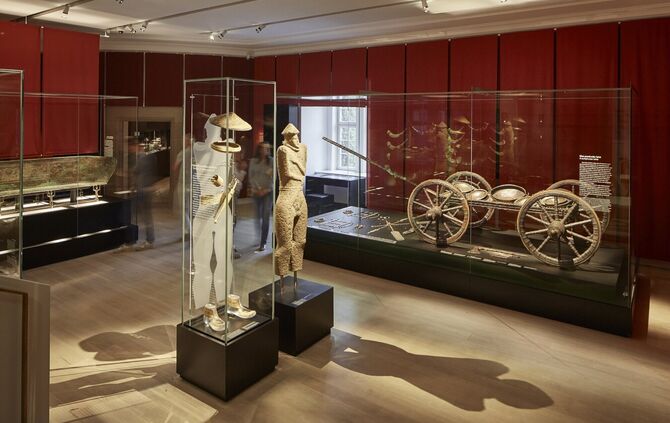 Ein Blick in den Ausstellungsraum zum Hochdorfer Fürstengrab in der Schausammlung "Wahre Schätze" des Landesmuseums Württemberg,