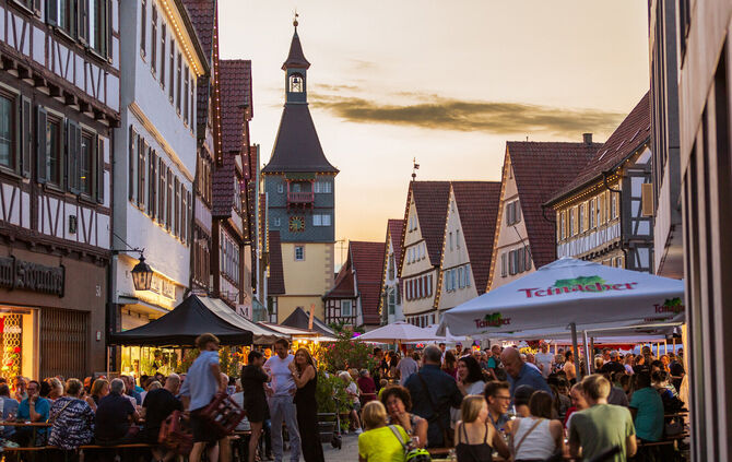 Vom 28. bis 31. August verwandelt sich der Winnender Marktplatz bereits zum 25. Mal in einen Treffpunkt für Weinliebhaberinnen u