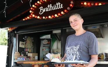 Lisa-Marie Gruber betreibt die Brathütte in Althütte jetzt seit drei Jahren.