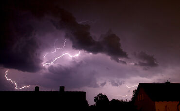 Wetterleuchten ist geradezu magisch, vor allem, wenn es so viele Blitze sind, wie am Freitag in den Morgen- und Vormittagsstunde