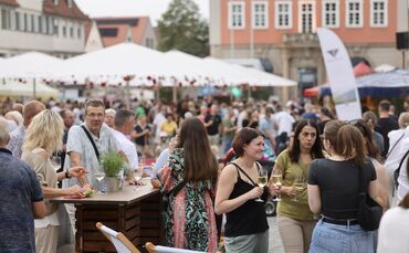 Weinfreunde unter sich: Vielversprechender Start in die Weintage.