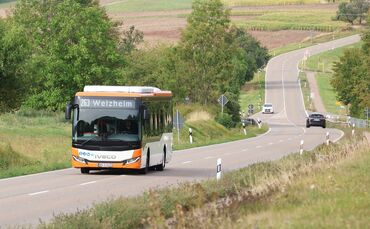 In diesem Bus fuhr Verkehrsministerin Nicole Razavi auf ihrer Sommertour von Schorndorf nach Welzheim.