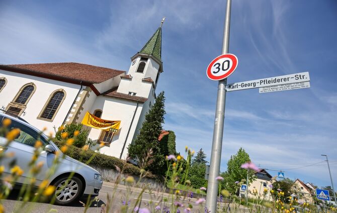 Seit 2025 gilt in der Ortsdurchfahrt Hertmannsweiler Tempo 30. Hier und anderswo hält sich längst nicht jeder daran (Archivfoto)