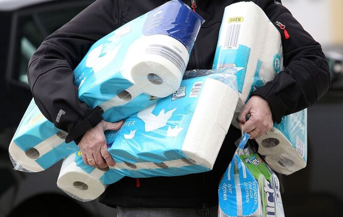 Toilettenpapier und Küchenrollen