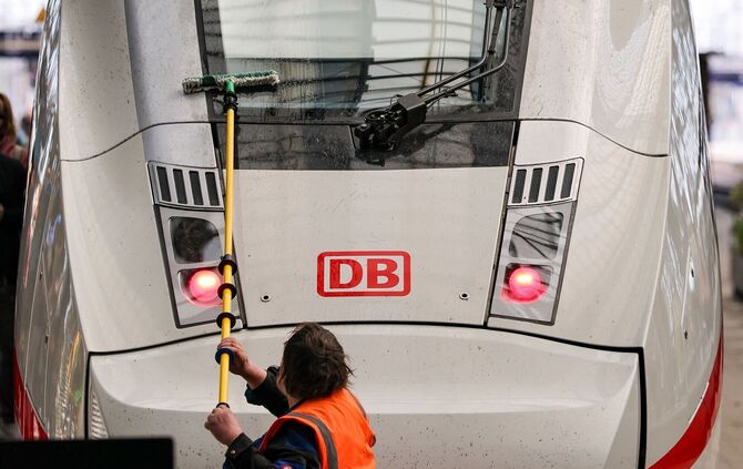 Die Bahn investiert bis 2030 zusätzliche 210 Millionen Euro in Sauberkeit und Sicherheit. (Archivbild)